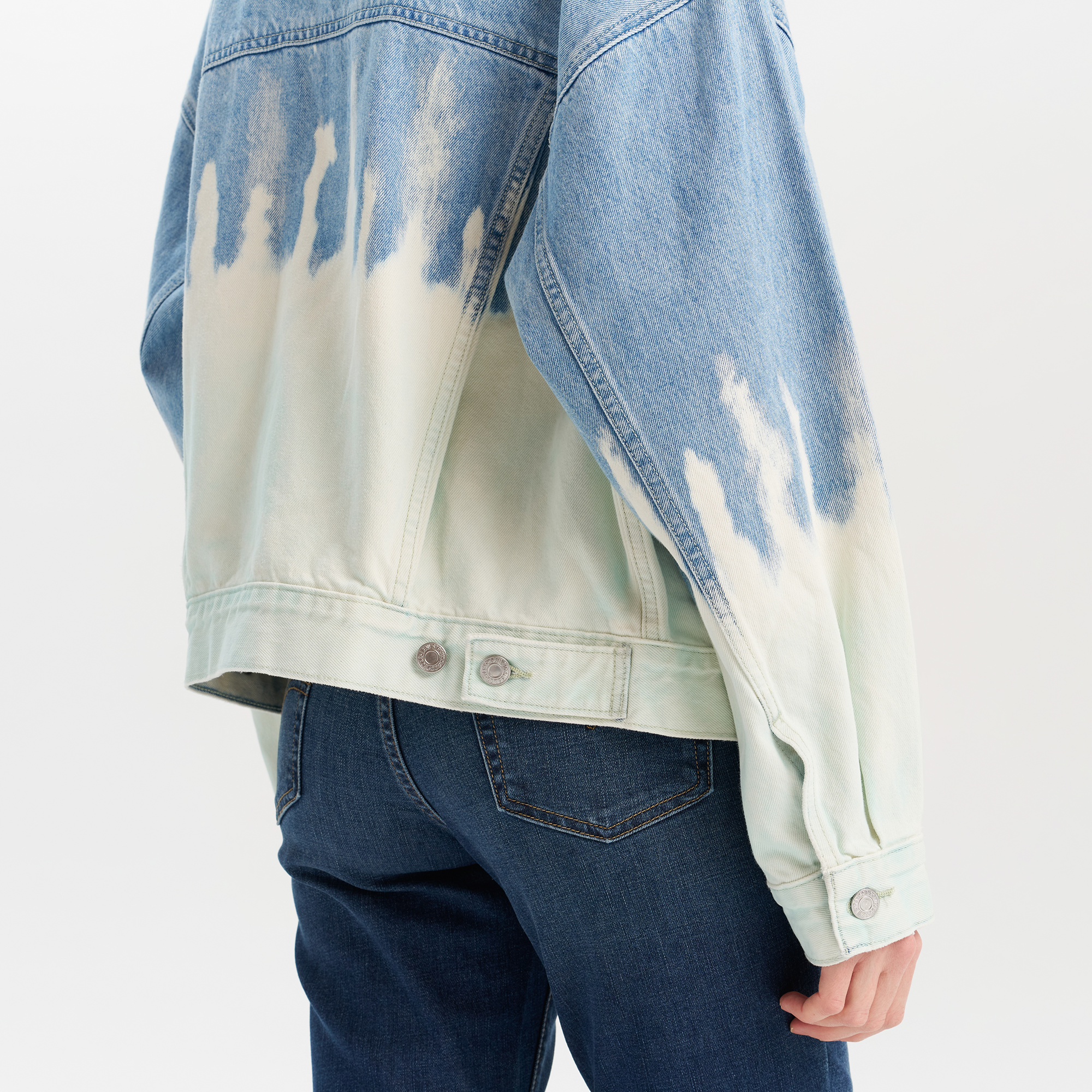 Levi's? Women's Gradient TYPE III Performance Cool Denim Jacket - Image 7