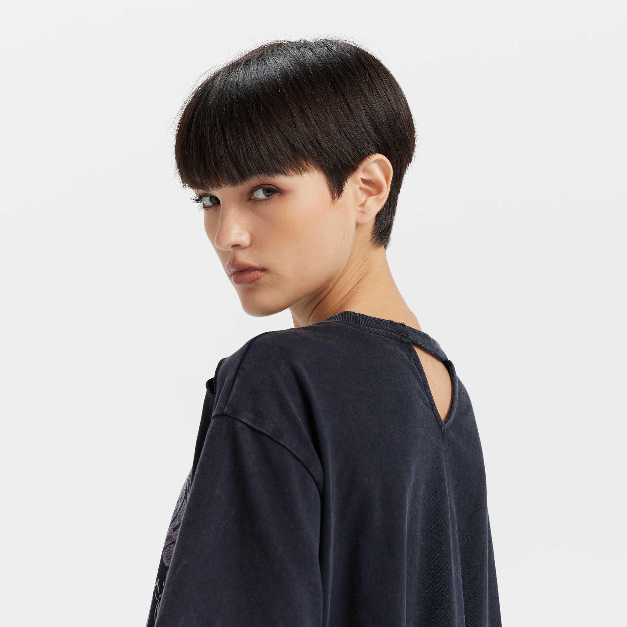 Levi's? Women's Distressed Design Printed Short Sleeve Tee - Image 5